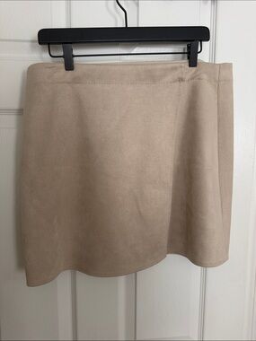 Max Studio Beige Mini Suede Skirt